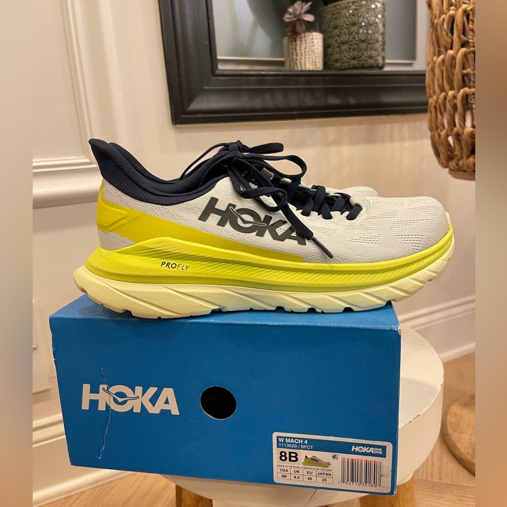 HOKA Mach 4 Womens Size 8 NEVER WORN